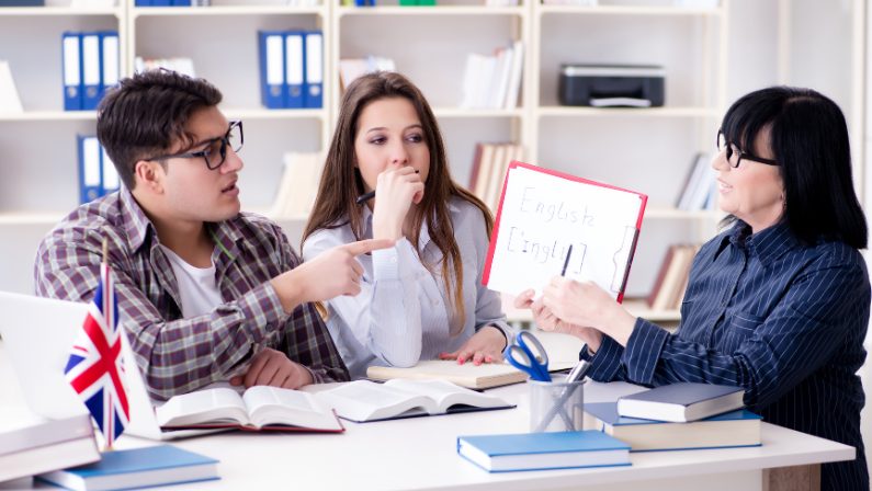 Cómo hacer un contrato en formación a un trabajador extranjero