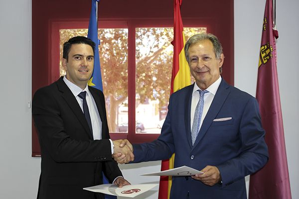 El Colegio de Graduados de Murcia firma un acuerdo con Grupo2000