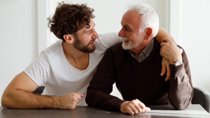 Quiero contratar a mi hijo con un Contrato de Formación en alternancia ¿es posible?