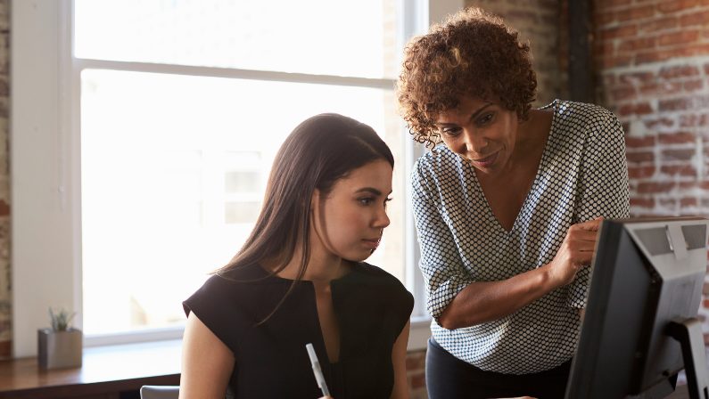 Contrato de formación: ¿qué edad hay que tener para firmarlo legalmente?