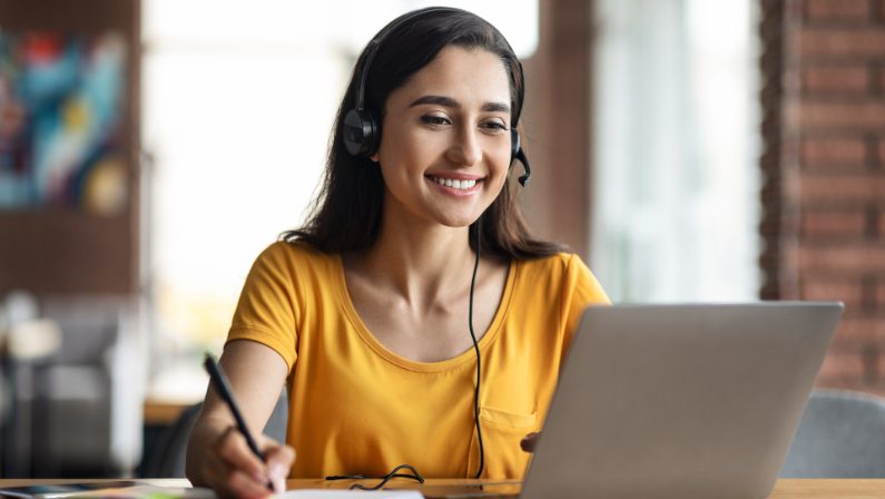¿Puedo hacer un curso online para el arraigo socioformativo?