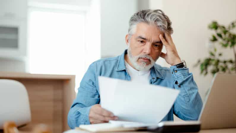 Errores al emitir facturas como autónomo que pueden costarte mucho dinero